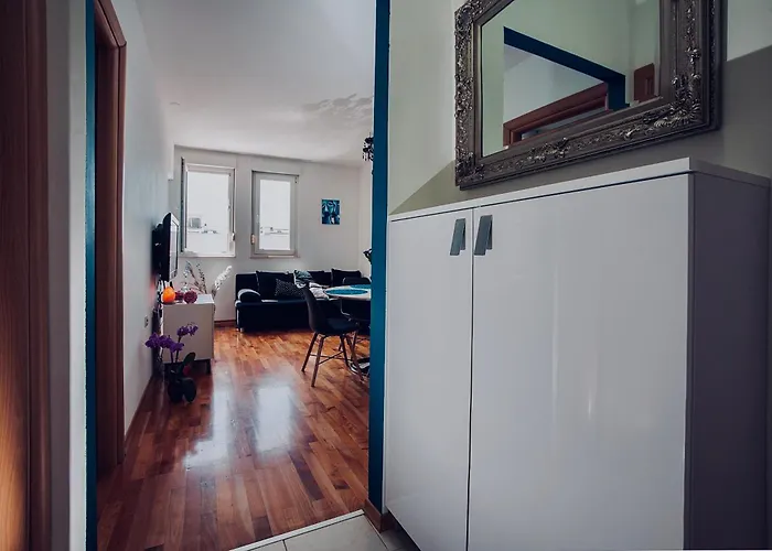 - Znjan - Luxury New On The With Selfcheckin アパート